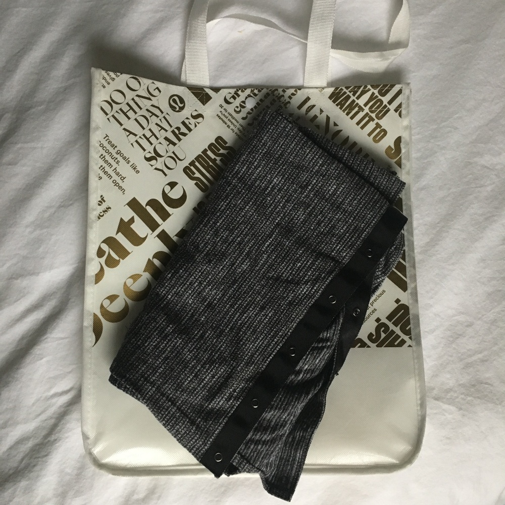 lululemon athletica Black and Gray Scarf